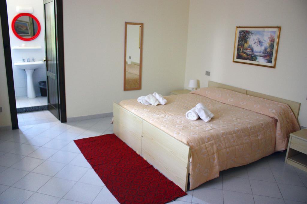 Hotel La Pineta Arborea Habitación foto